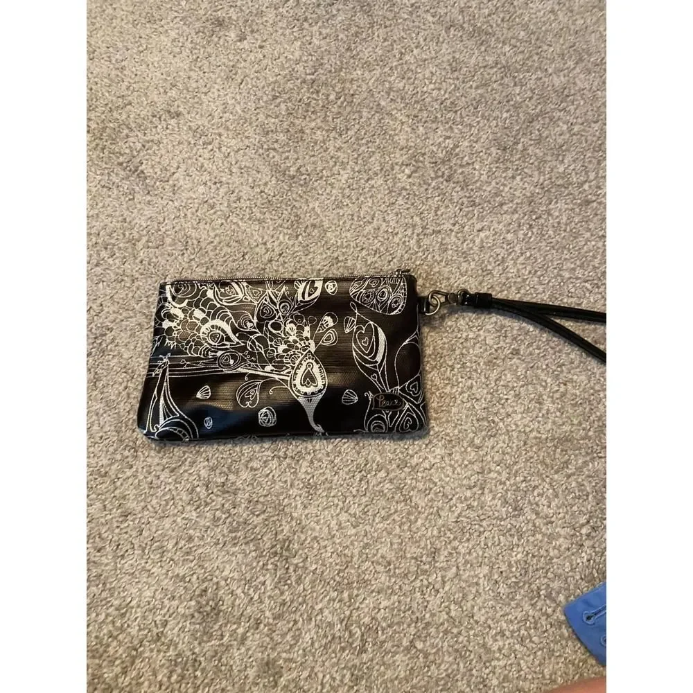 Sak roots‎ wristlet wallet rechargeable battery inside